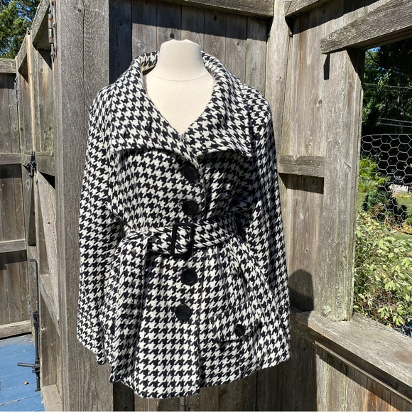 last kiss Jackets & Coats Last Kiss Black And White Herringbone Coat Poshmark